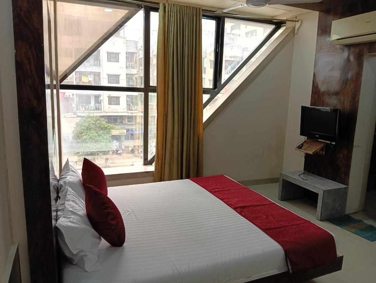 Hotel Tirupati Palace 印多尔 外观 照片
