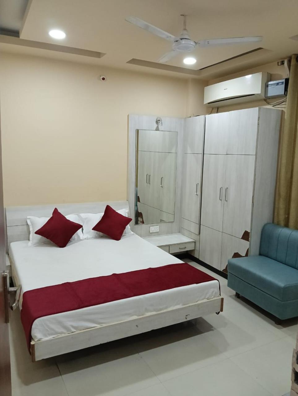 Hotel Tirupati Palace 印多尔 外观 照片
